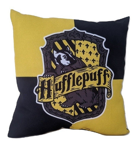 Almofada Harry Potter Lufa Lufa Hogwarts Hufflepuff 25x25cm - Megalonania